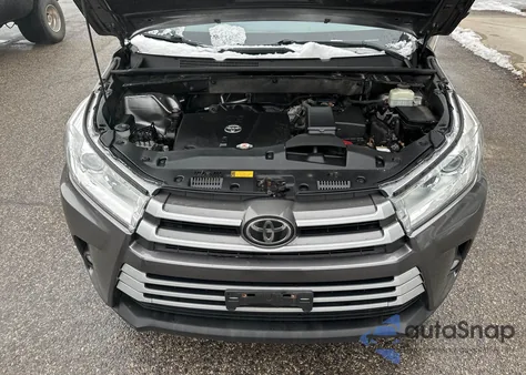 2018 Toyota Highlander Xle z USA, uszkodzony, nr VIN 5TDJZRFH3JS556605